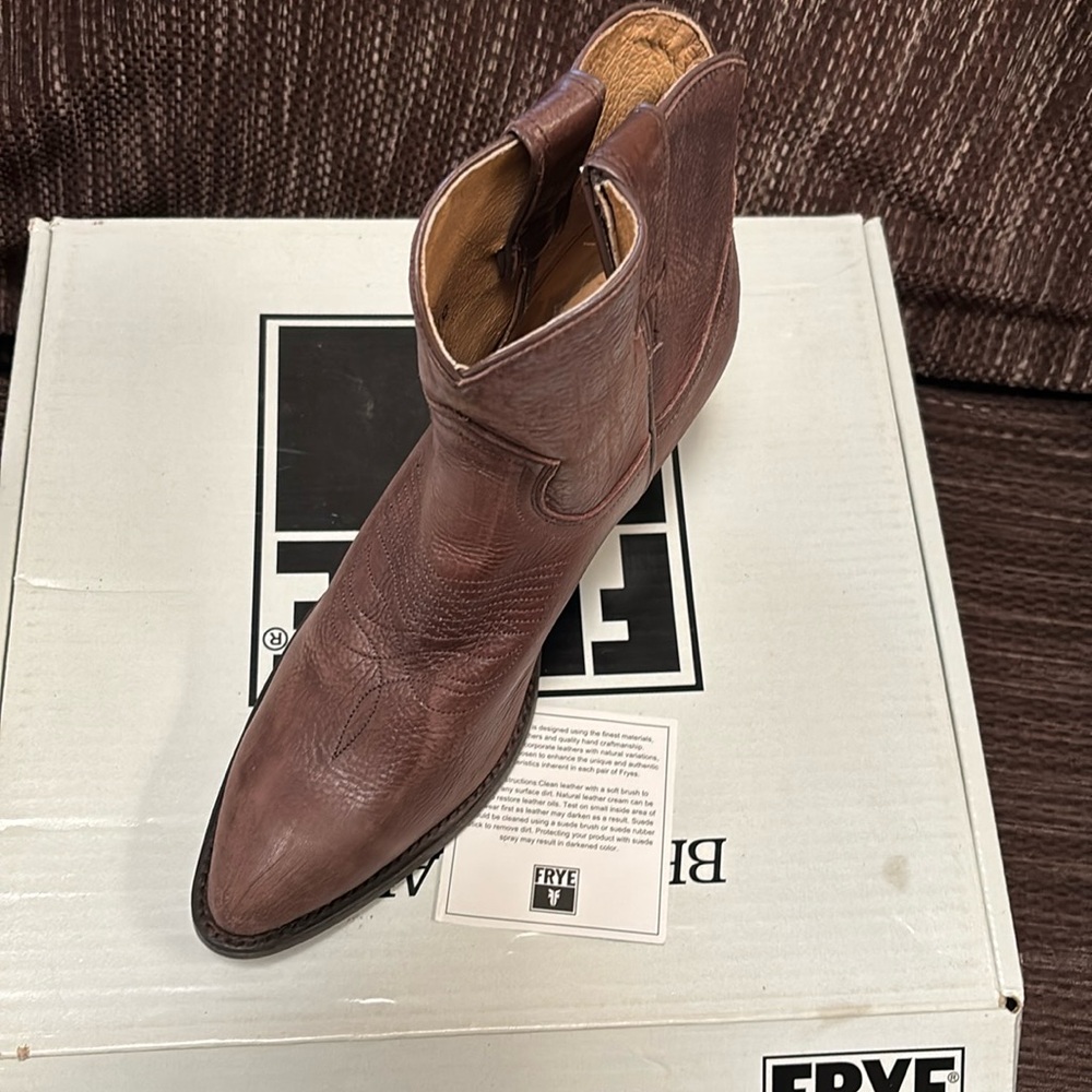 Frye Leather Boots. Dark Brown. Short Boots